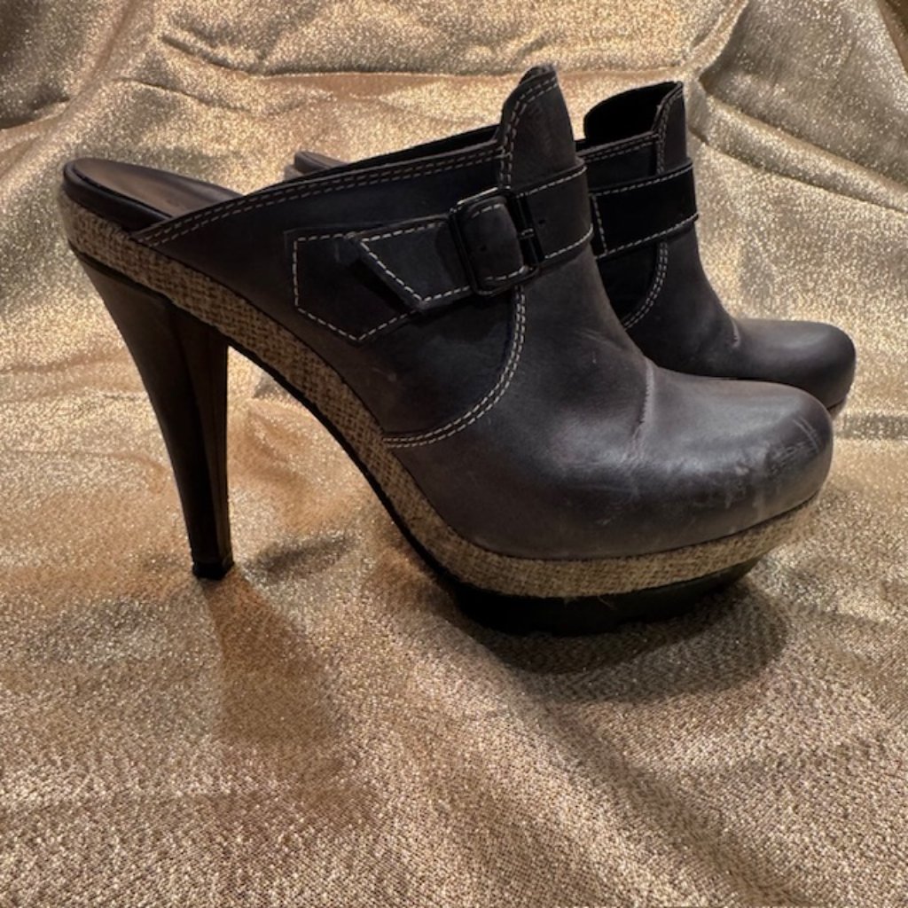 Charles David Vintage Leather Clog Heels Gray Size 8.5